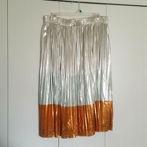 Metallic colorblock pleated skirt from Trafaluc Collection